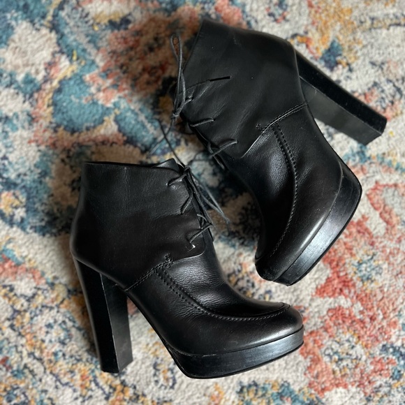 KELSI DAGGER EVONNA BLACK LACE UP ANKLE BOOTIES, 6.5M - Picture 2 of 8